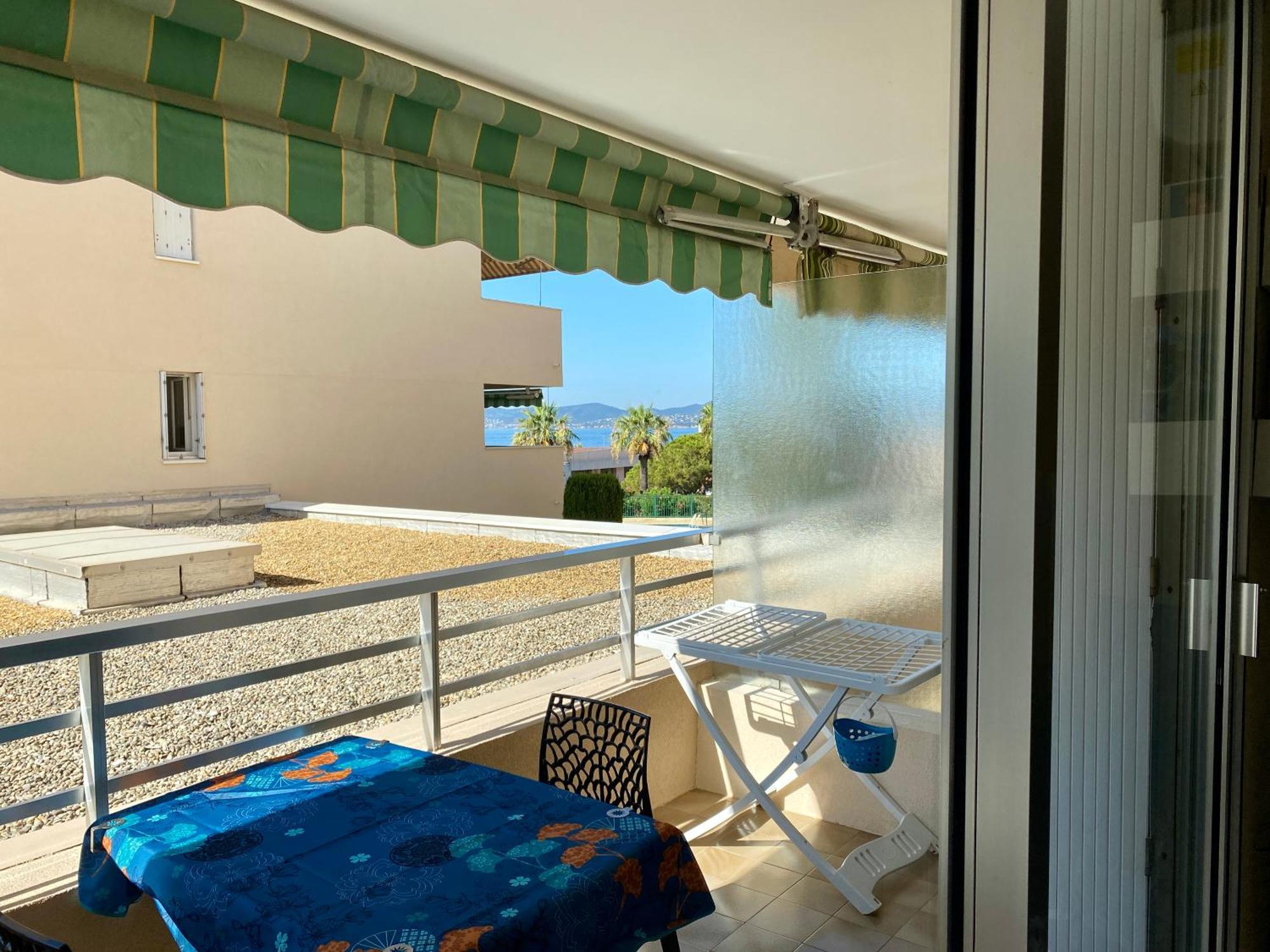 Studio 127, vue mer et piscine, port Santa Lucia Saint-Raphaël Extérieur photo